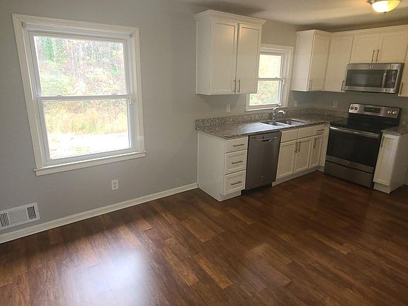 3rd image of 585 Jefferson Ave