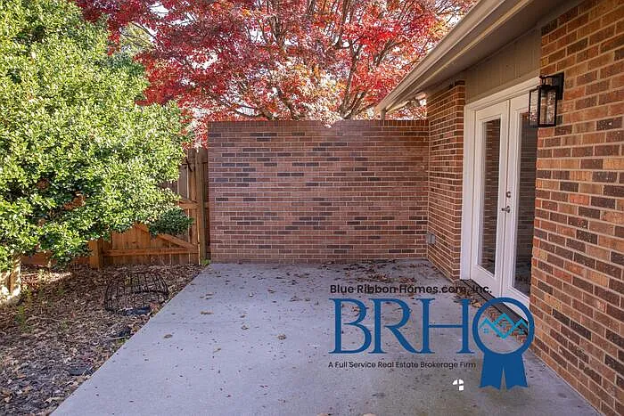 501 Idlewood Ln — Photo 12