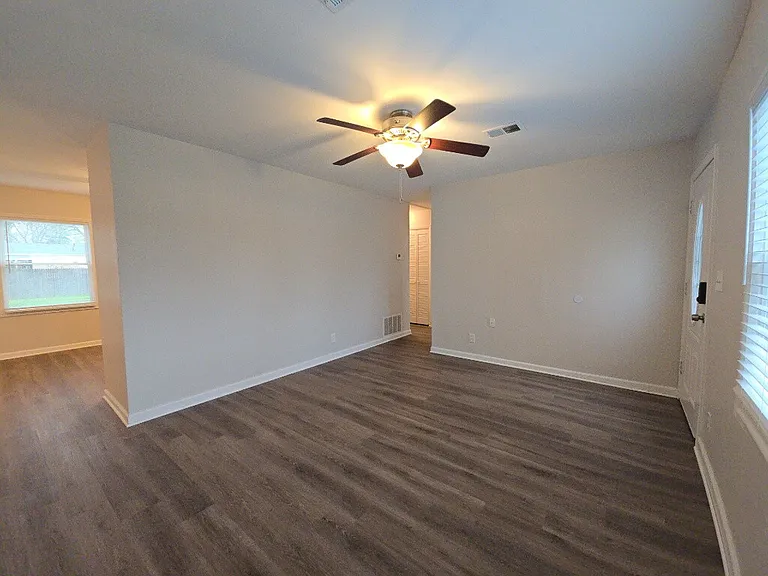 981 Olympia Dr — Photo 16