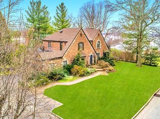 41 Bayside Dr, Great Neck, NY 11023