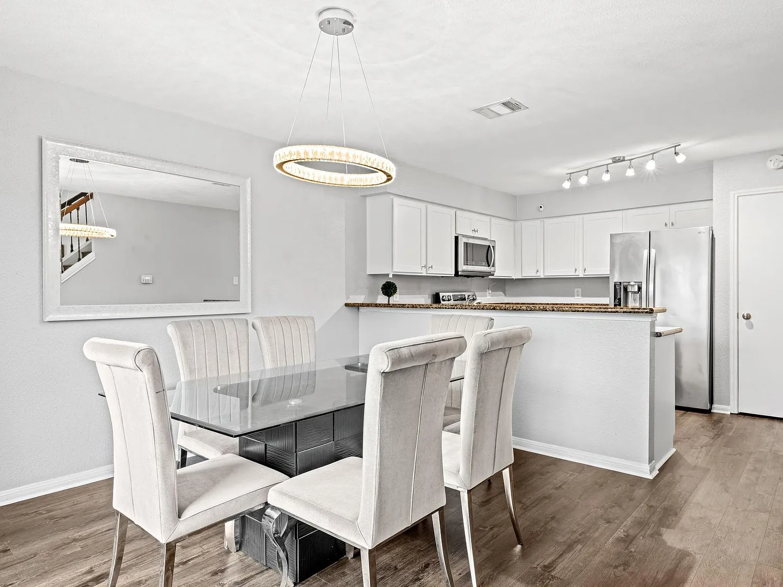 2 bed, 2.5 bath, 1273 sqft, $1,875 — Photo 3