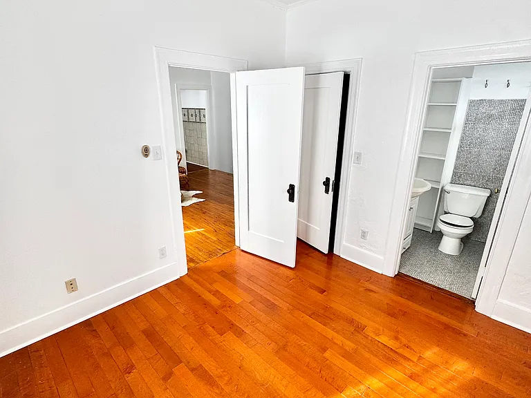 1758 Winona Blvd #3 — Photo 7