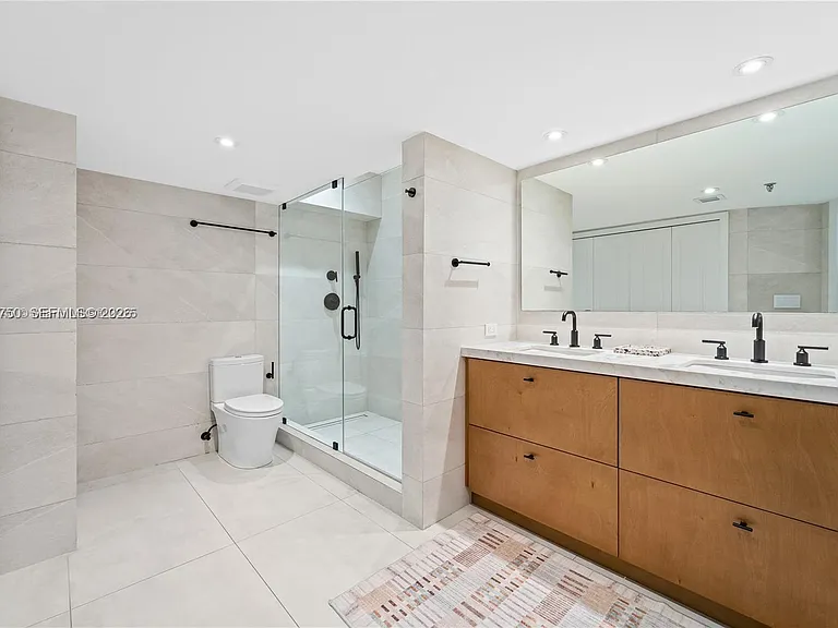 520 Brickell Key Dr — Photo 12