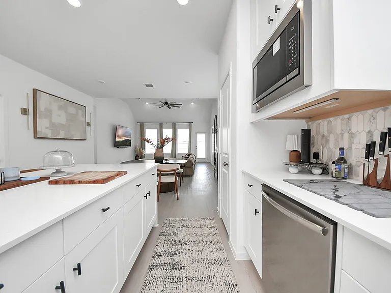 6325 Golden Seaton Dr — Photo 14