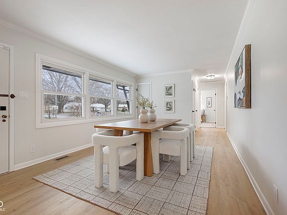 3rd image of 2735 Canterbury Ln
