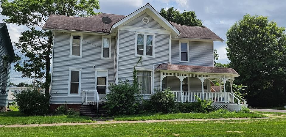 1st image of 702 E Harrison St