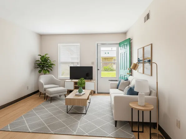 Walnut Street Apartments, 301 E Walnut St #E001, Dickson, TN 37055