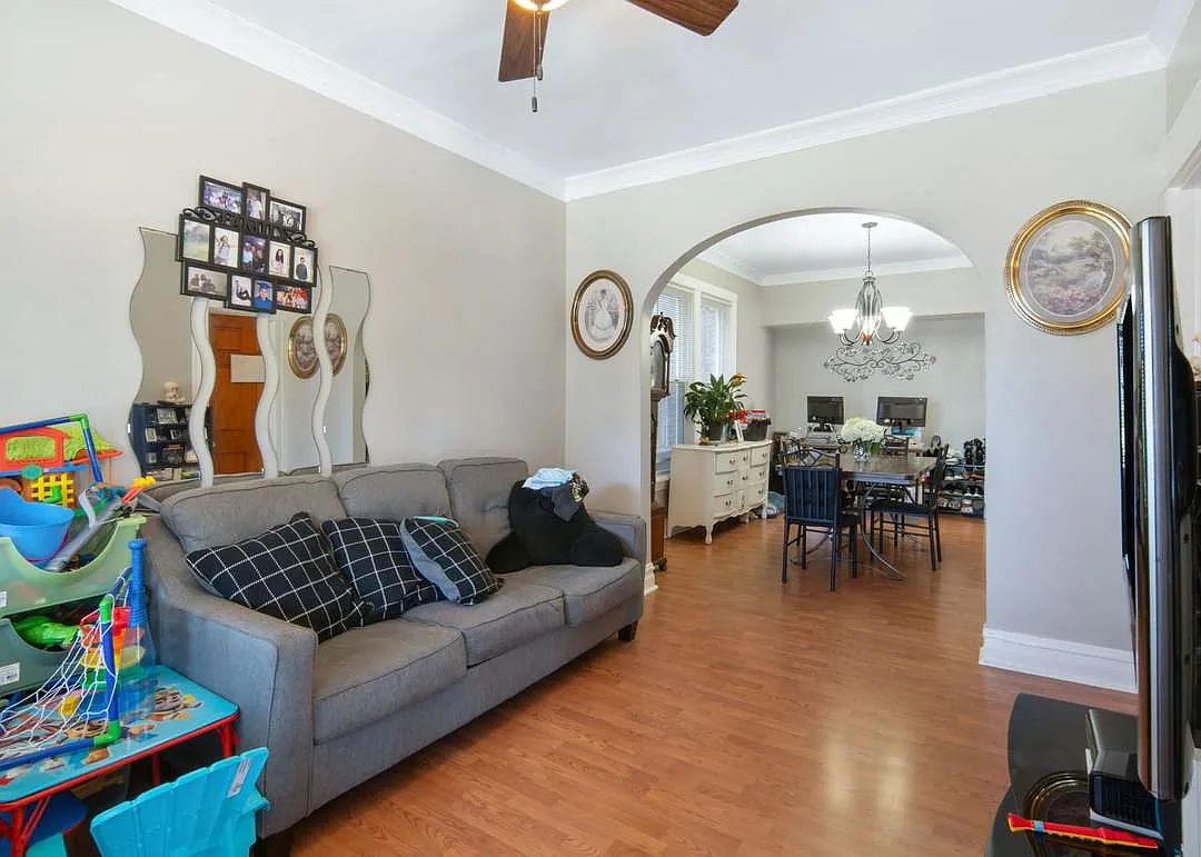 3 bed, $2,400 — Photo 2