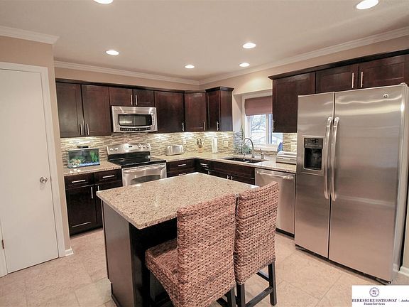 CERAMIC TILE BACK SPLASH, SS APPLIANCES ALL STAY, UPDATED CABINETS, GRANITE COUNTER'S CERAMIC TILE FLOOR