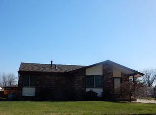 23777 Trail Ridge Dr, Brownstown, MI 48174