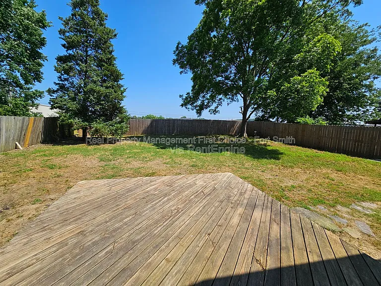 6719 Independence St — Photo 14