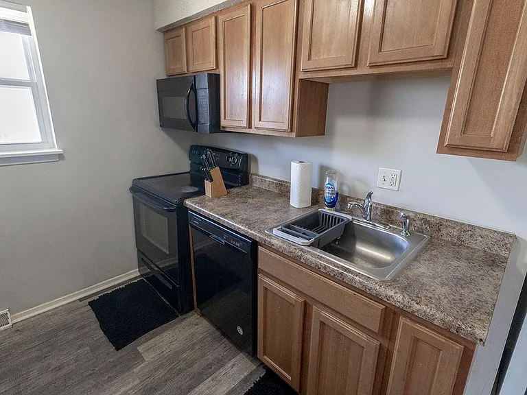 201 Wheaton Ct — Photo 10