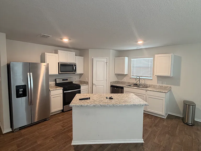 13842 Guffey Cir — Photo 3
