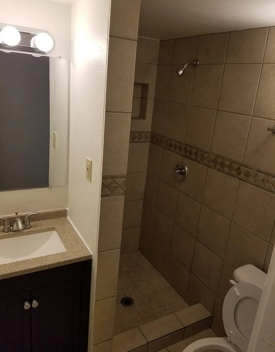 4 bed, 2.5 bath, 1933 sqft, $2,500 — Photo 4