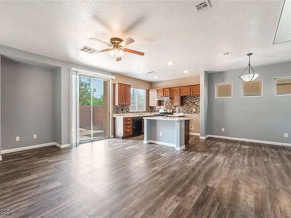 3rd image of 28 Yellow Flame Ave