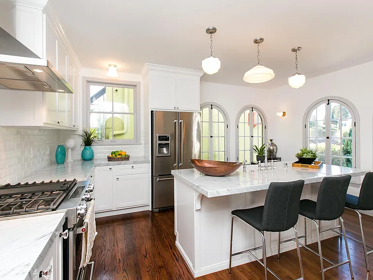 6820 Iris Cir — Photo 2