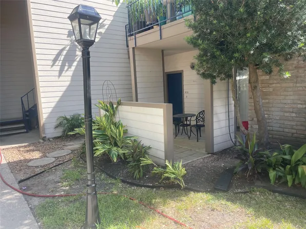 7135 N Holiday Dr, Galveston, TX 77550