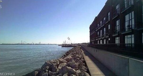 1st image of 401 W Shoreline Dr