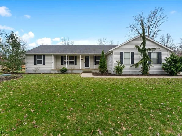 1737 Lucretia Dr, Girard, OH 44420