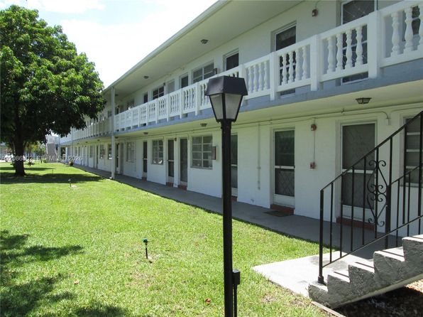 15 NW 204th St APT 17