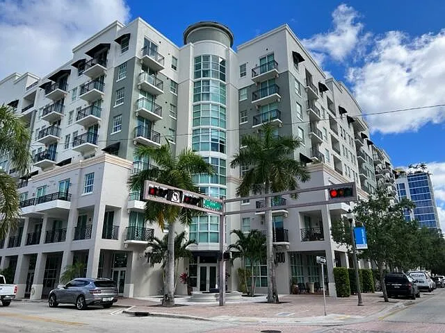 600 S Dixie Hwy #752 — Photo 1