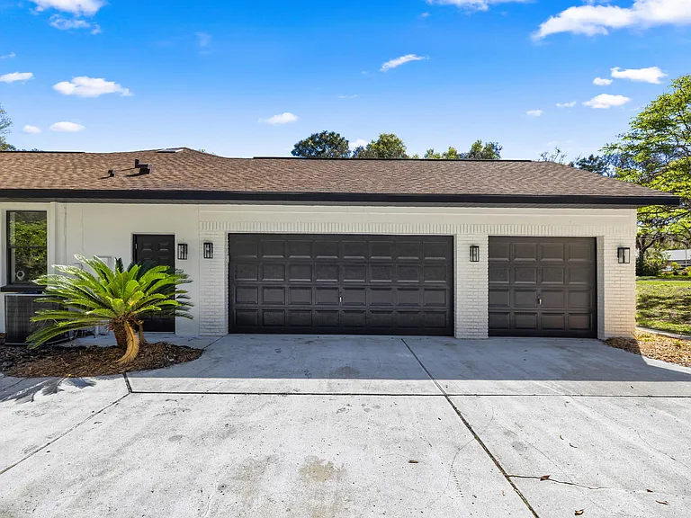 315 E Reehill St — Photo 30