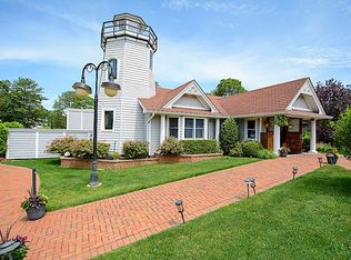 322 W Montauk Hwy, Hampton Bays, NY 11946