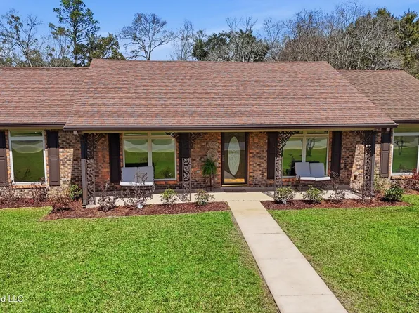8000 Helmsdale Dr, Ocean Springs, MS 39564