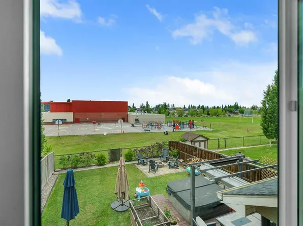 28 E Cranwell Cres SE, Calgary, AB T3M 1E9