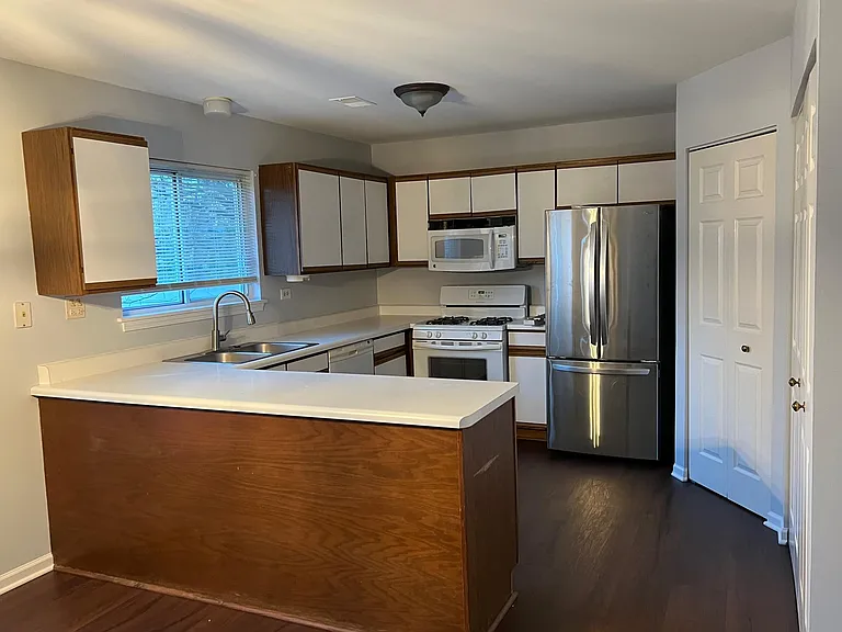 209 N Southport Rd — Photo 6