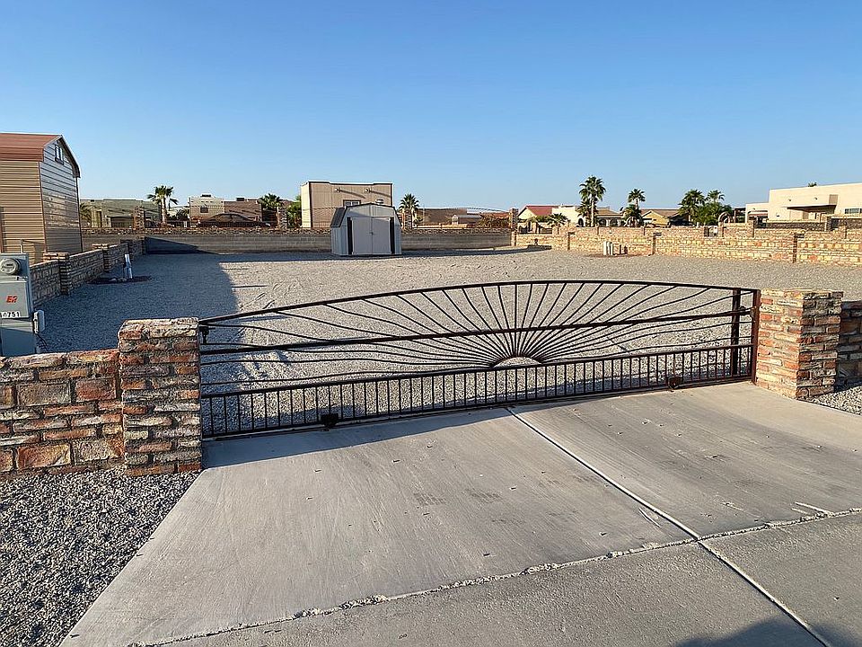 2 Full hookups & laundry 