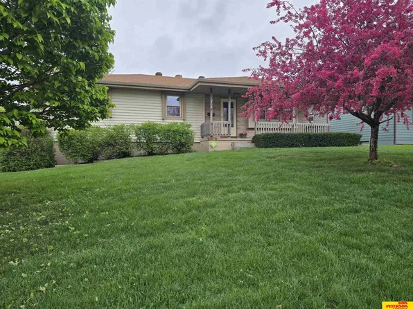 9605 Saratoga St, Omaha, NE 68134