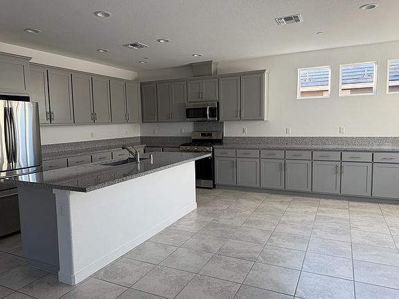 3rd image of 5384 Sopra St