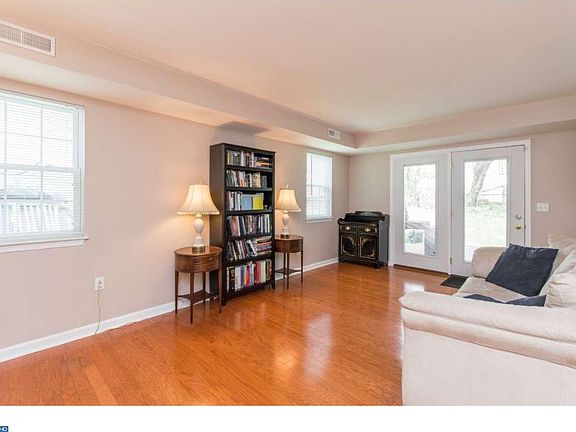 3rd image of 1605 Loretta Ln