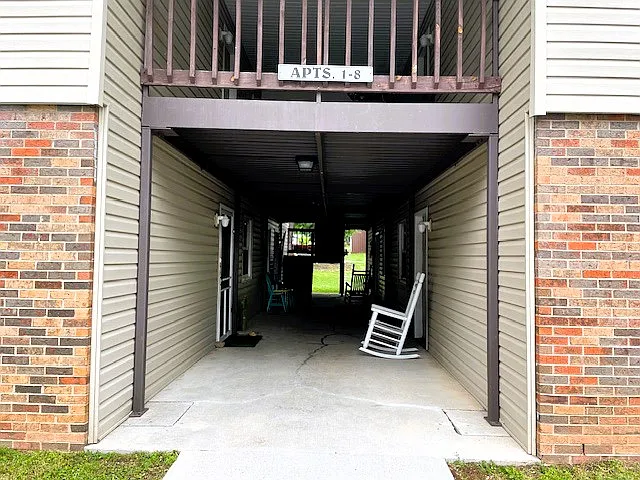 Four Seasons Apartments — Photo 3
