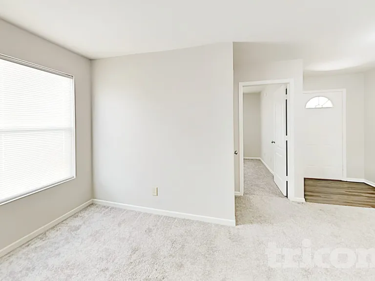 2336 Blackthorn Dr — Photo 2