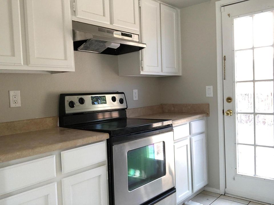 2nd image of 803 E Rockwell Dr