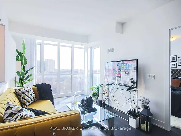 9471 Yonge St #623 — Photo 11