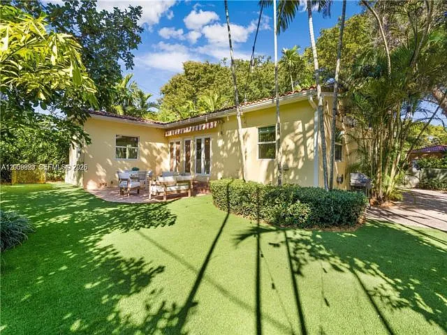414 Camilo Ave — Photo 3