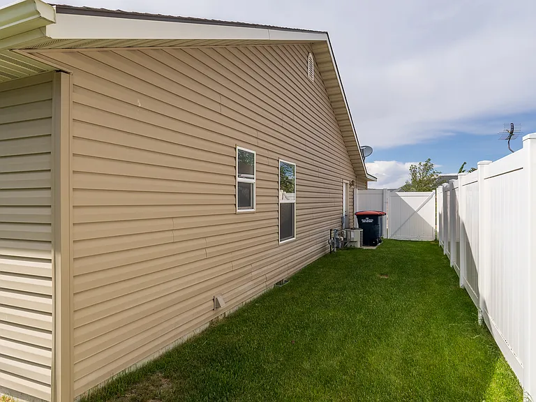 947 N College Rd W — Photo 16