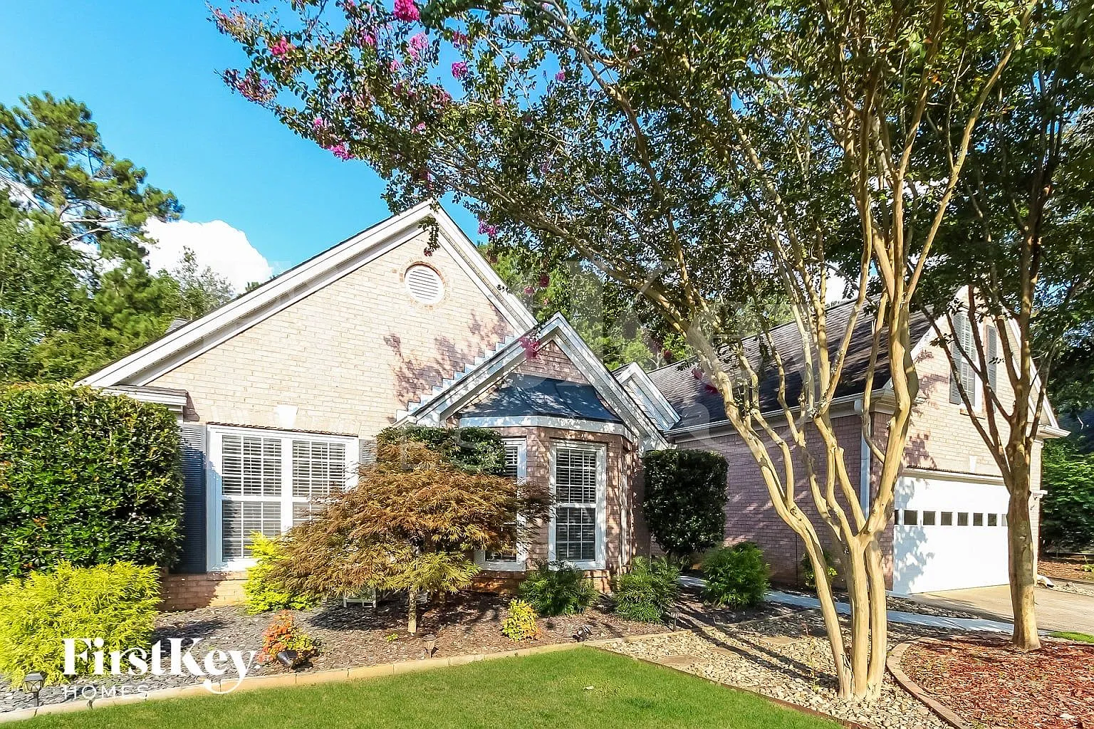 4 bed, 2.0 bath, 2583 sqft, $2,845 — Photo 2