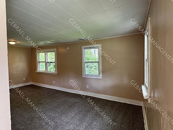 3rd image of 3208 Holly Ave