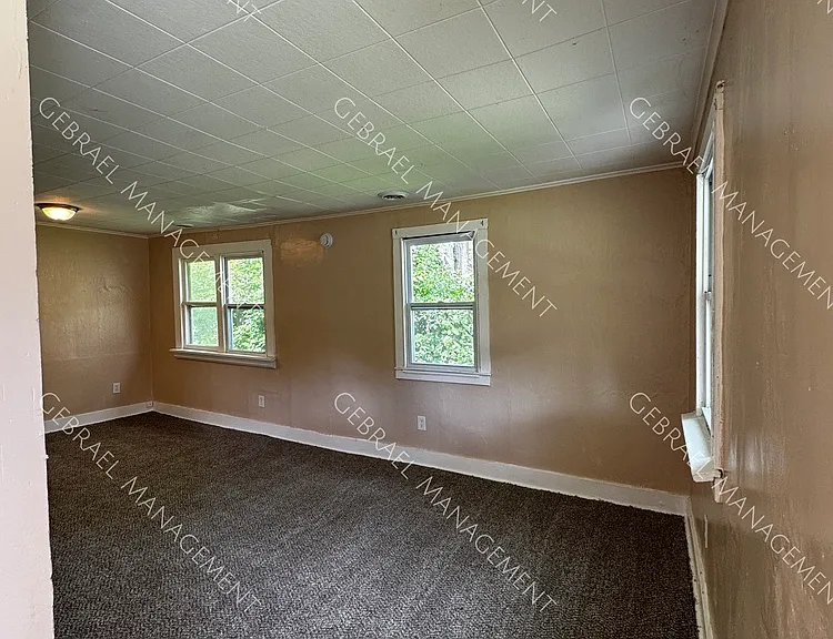 3208 Holly Ave — Photo 3