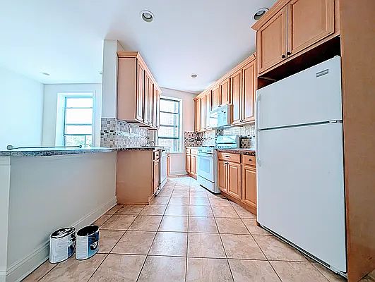 1st image of 625 E 21st St #3A
