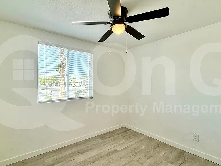1653 N 69th Ave — Photo 10