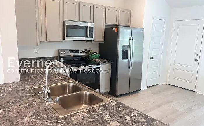 6648 Hollywood Ave — Photo 4