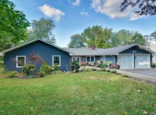 2 Roberts Ln, Middletown, NJ 07748