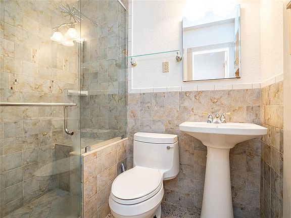 5th image of 712 SW 14th Avenue #4