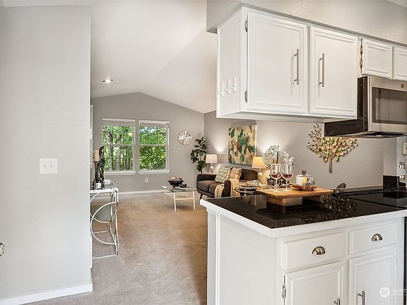 4th image of 2670 118th Ave Avenue SE #9-302