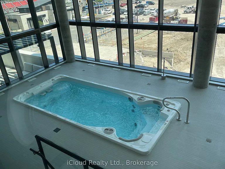 15 Wellington St S #211 — Photo 2